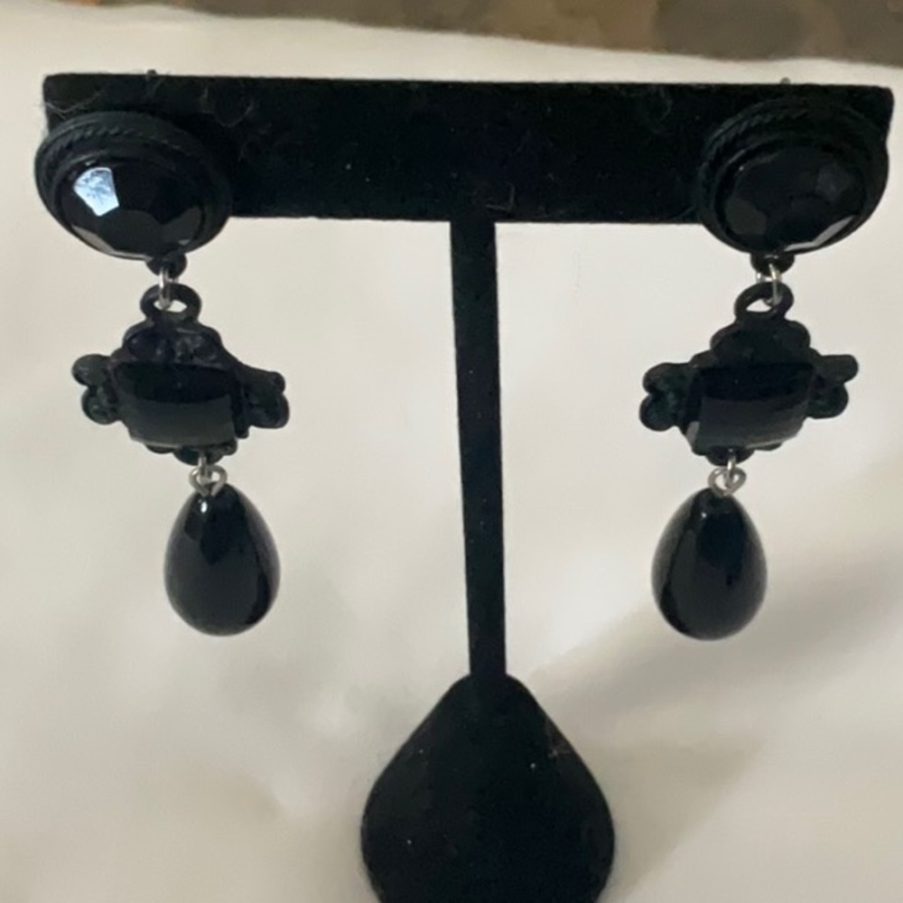 Vintage Black dangly Earrings